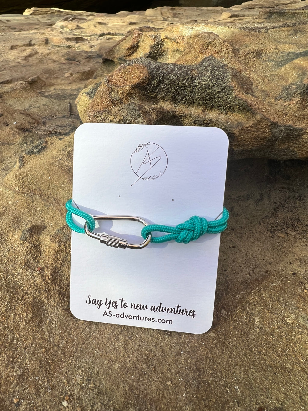 Handmade paracord carabiner bracelet with a figure eight knot (photo 3 of 11)
