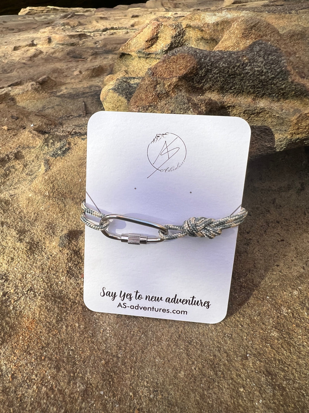 Handmade paracord carabiner bracelet with a figure eight knot (photo 4 of 11)